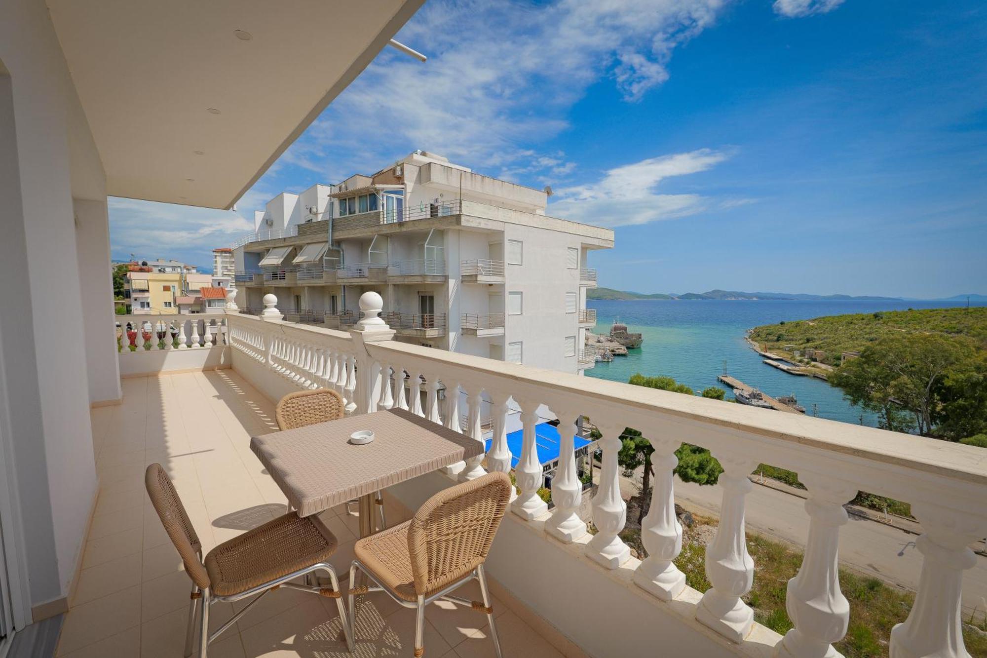 Vila Marina Apartments Sarandë Eksteriør billede