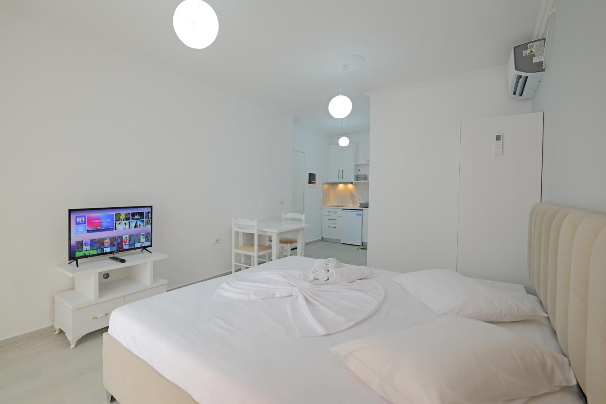 Vila Marina Apartments Sarandë Eksteriør billede
