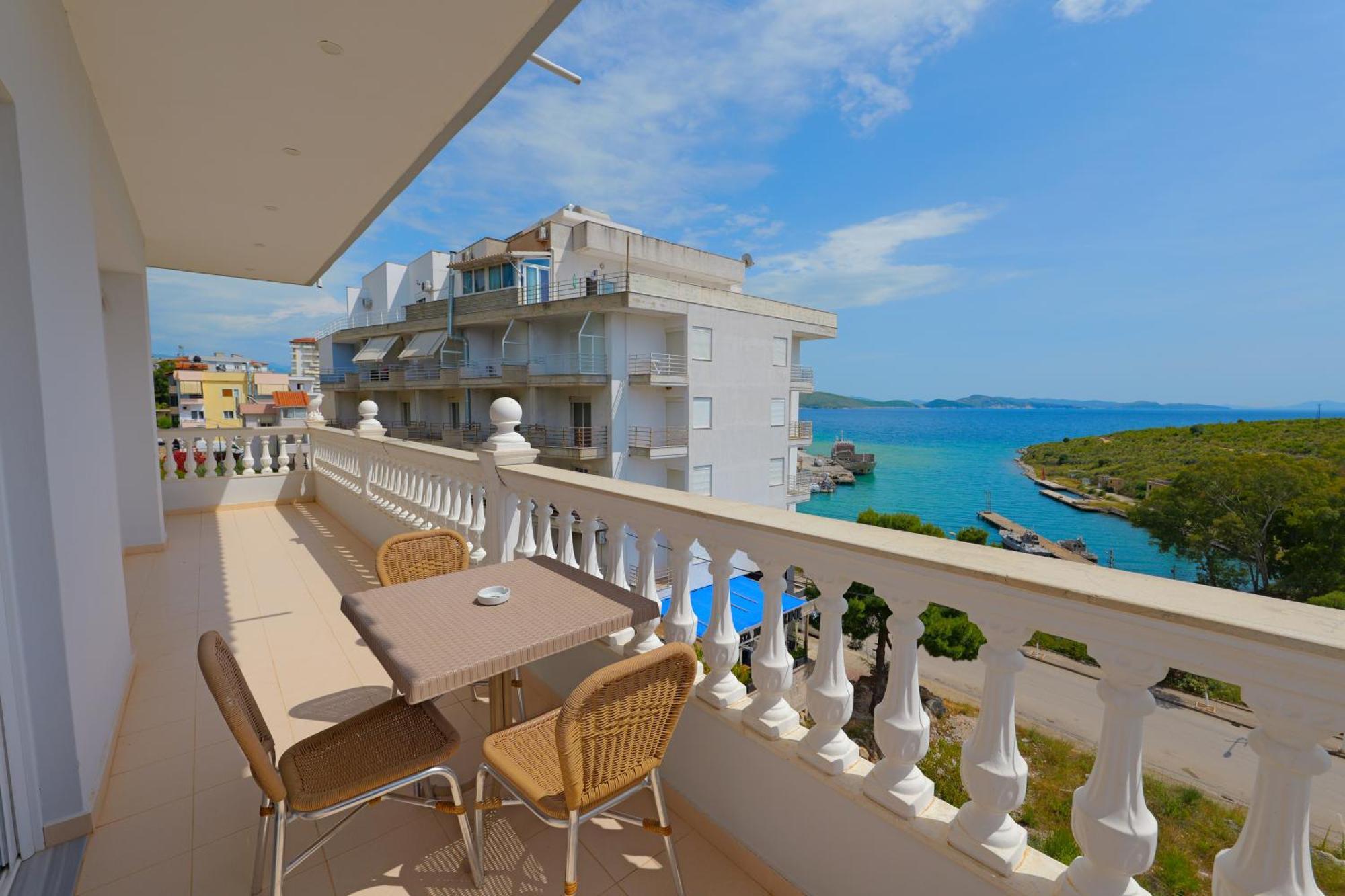 Vila Marina Apartments Sarandë Eksteriør billede
