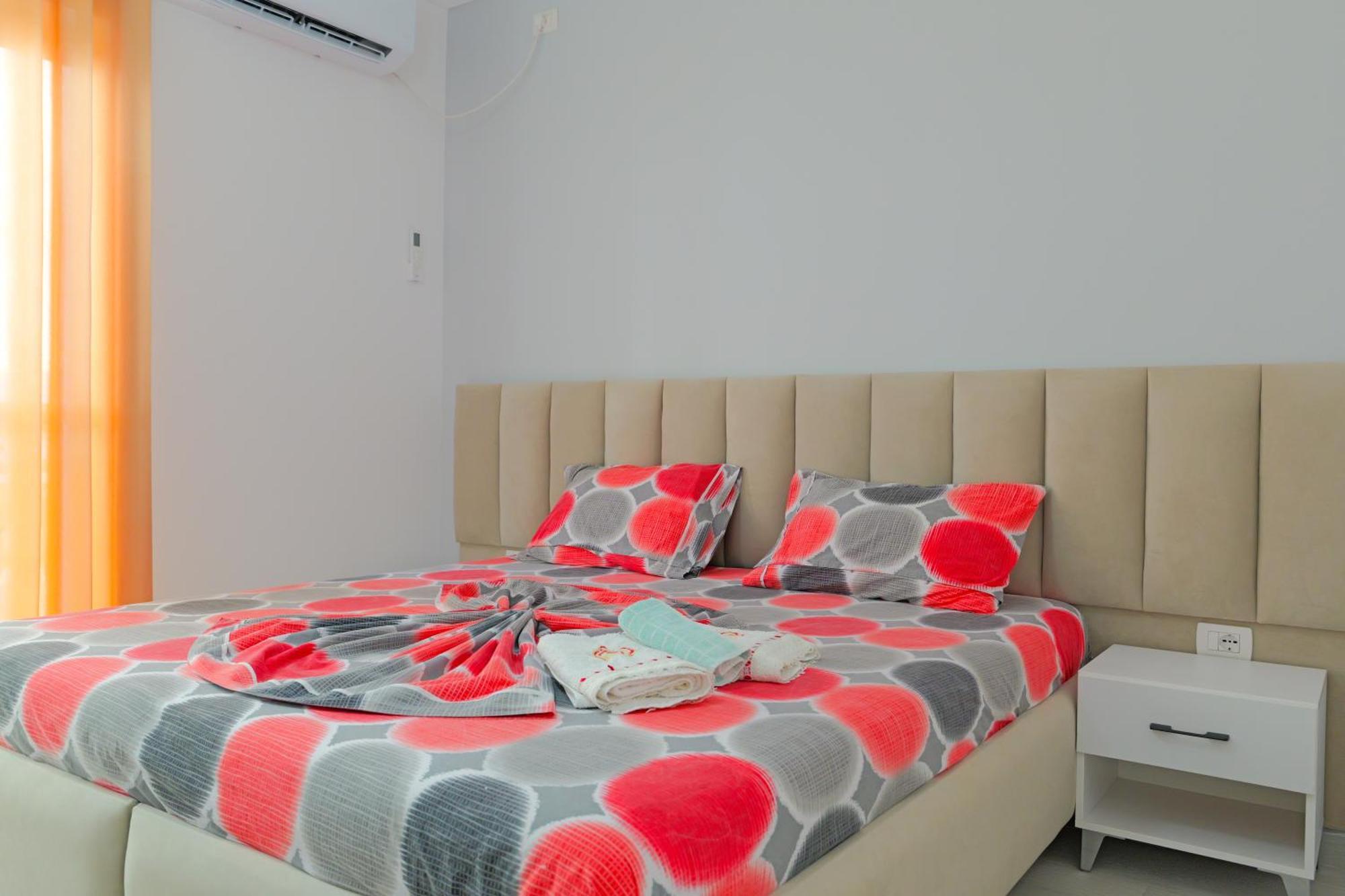 Vila Marina Apartments Sarandë Eksteriør billede