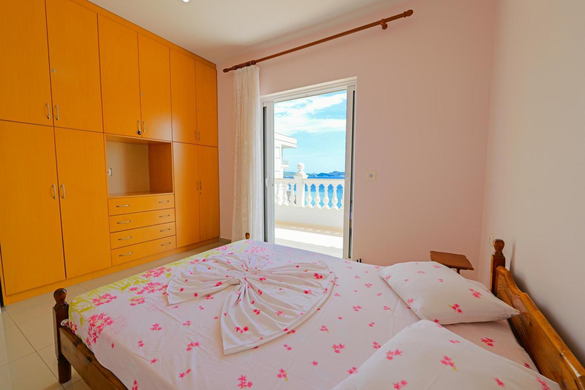 Vila Marina Apartments Sarandë Eksteriør billede