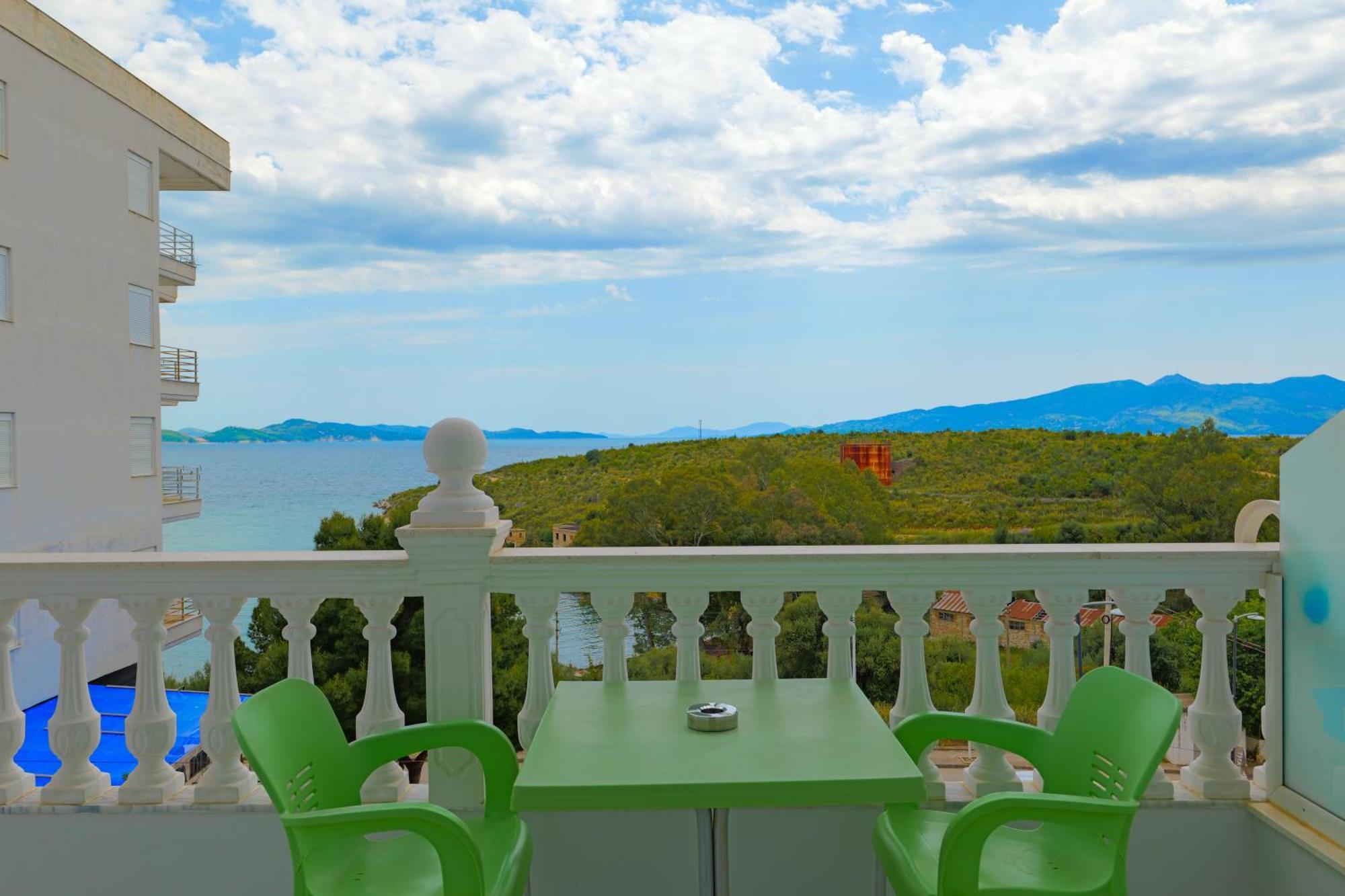 Vila Marina Apartments Sarandë Eksteriør billede