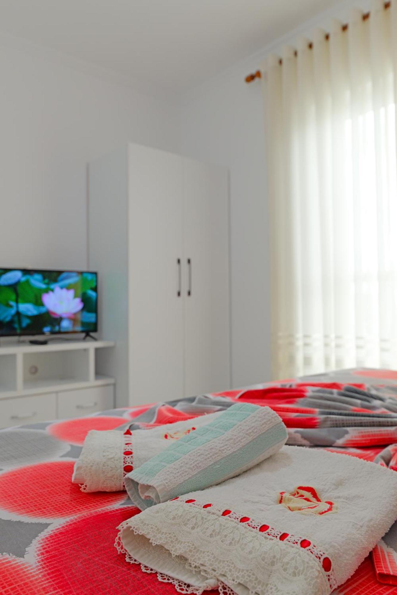 Vila Marina Apartments Sarandë Eksteriør billede