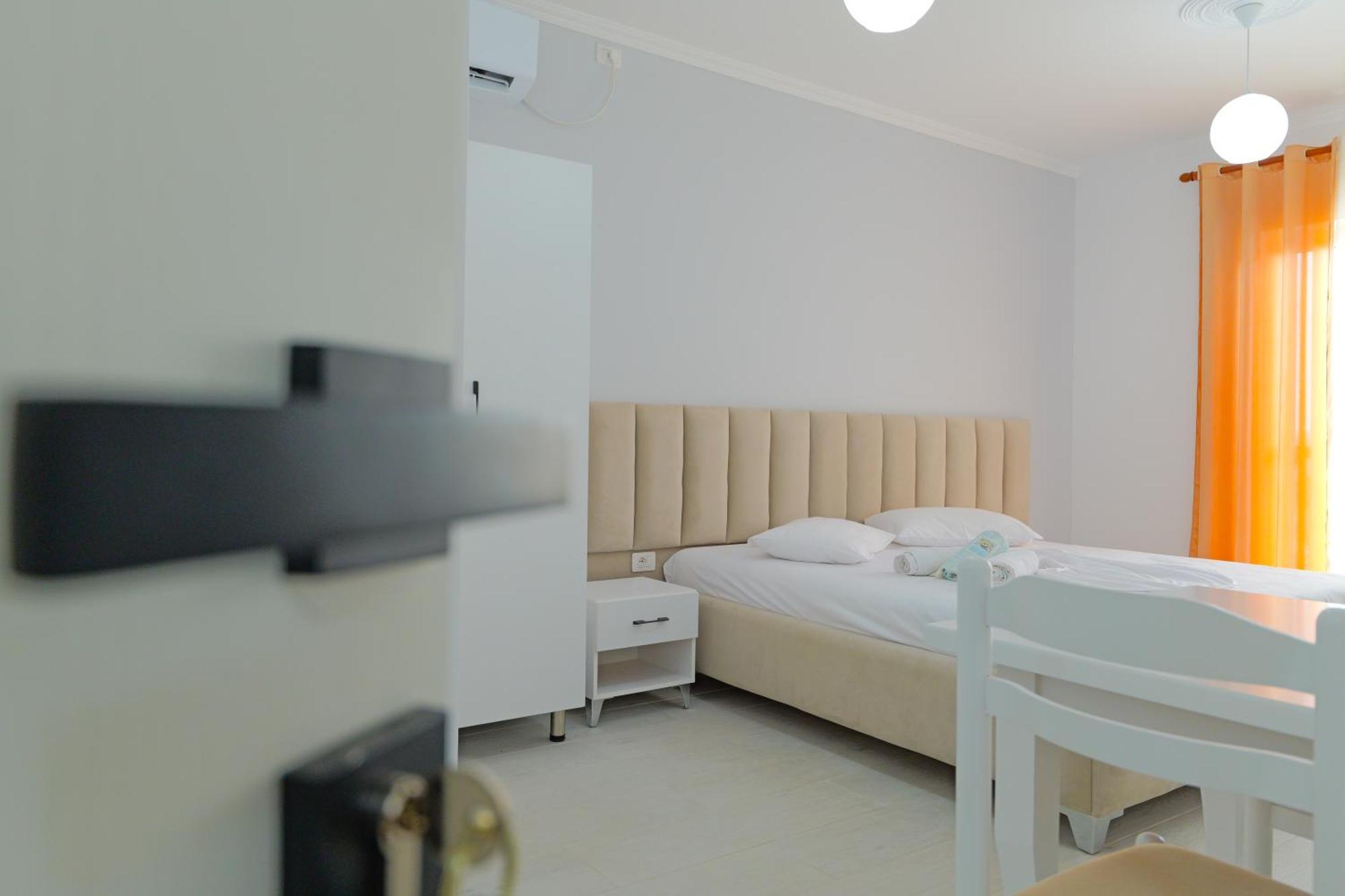 Vila Marina Apartments Sarandë Eksteriør billede