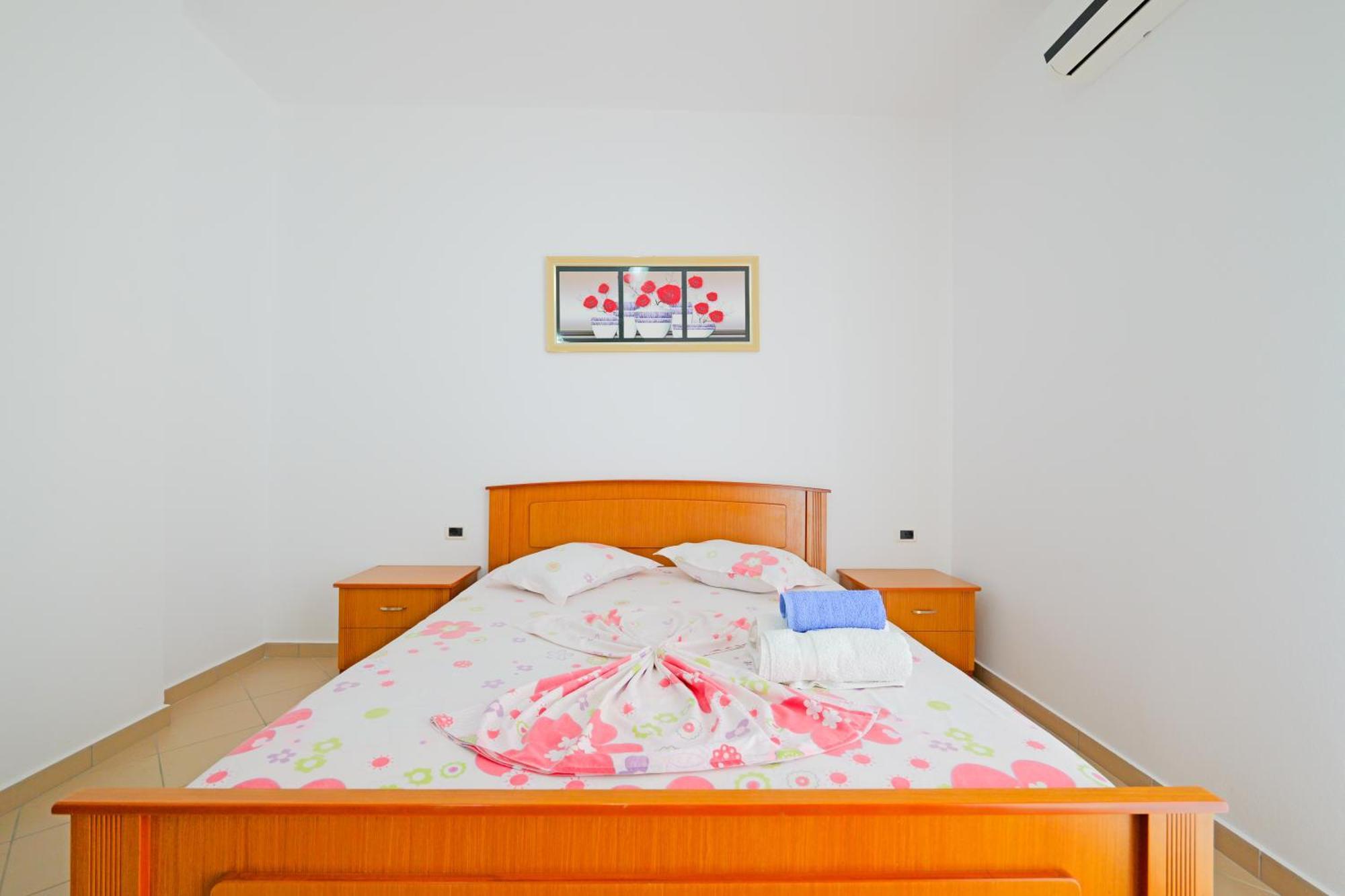 Vila Marina Apartments Sarandë Eksteriør billede