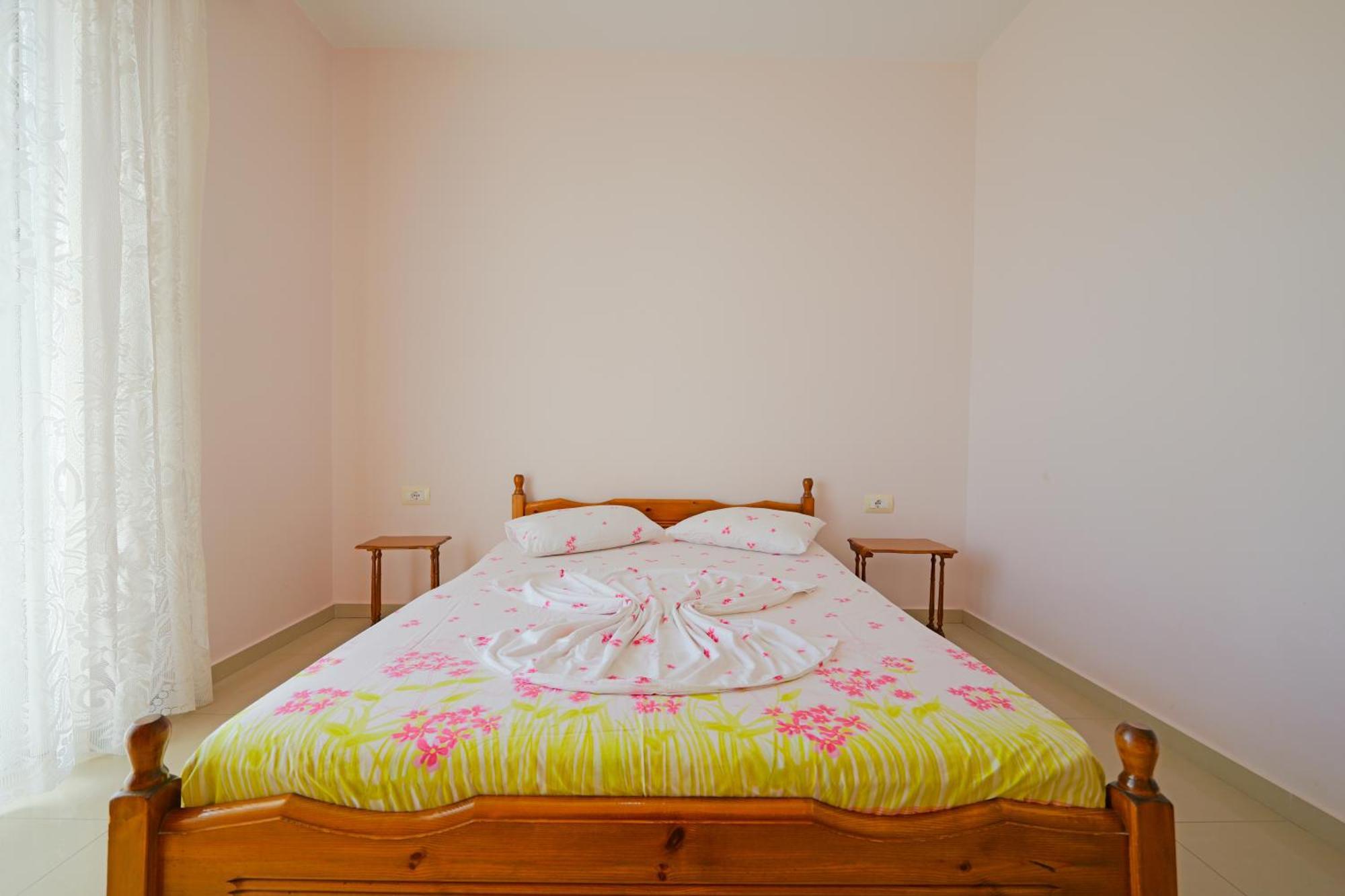 Vila Marina Apartments Sarandë Eksteriør billede