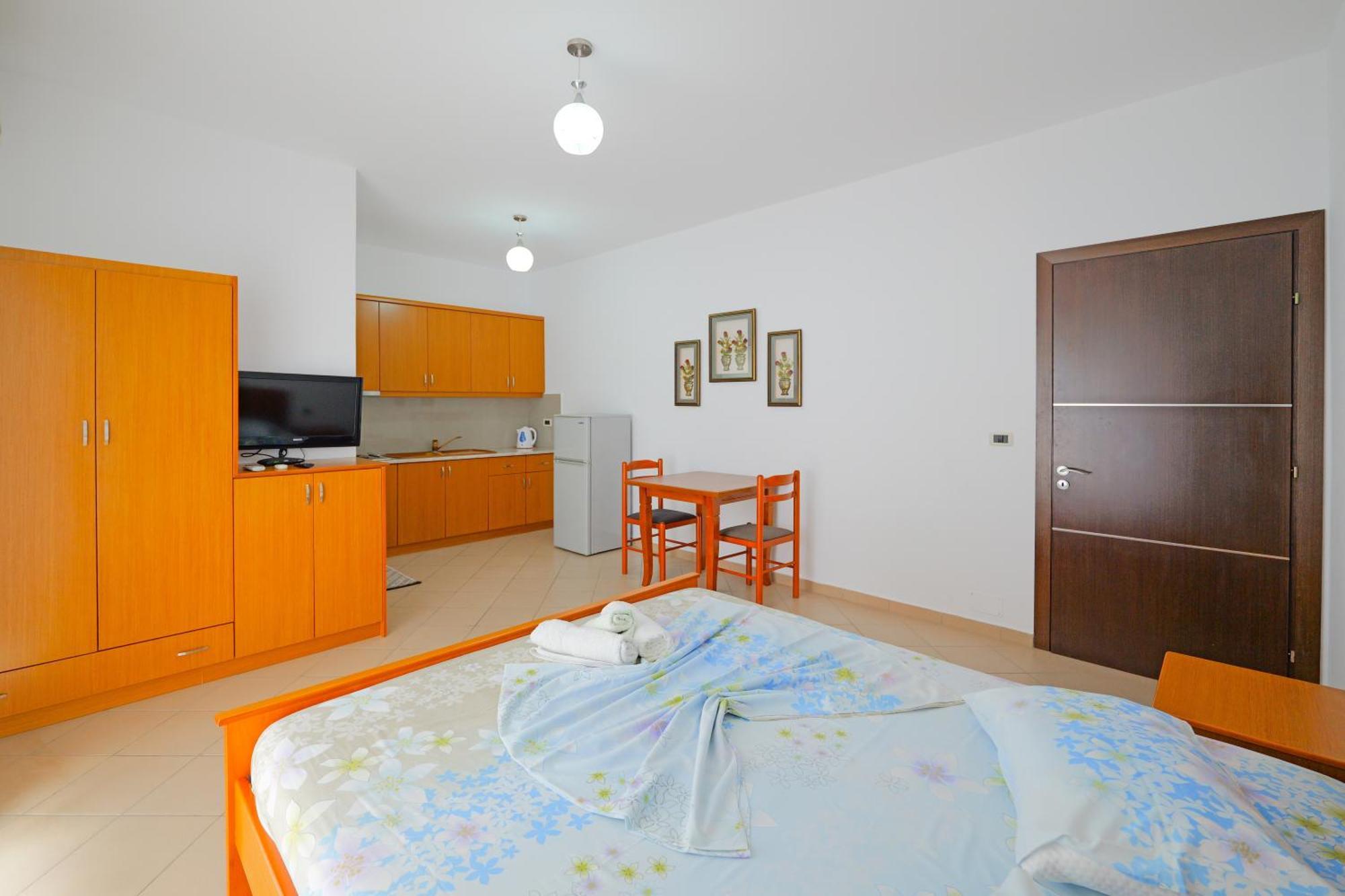 Vila Marina Apartments Sarandë Eksteriør billede